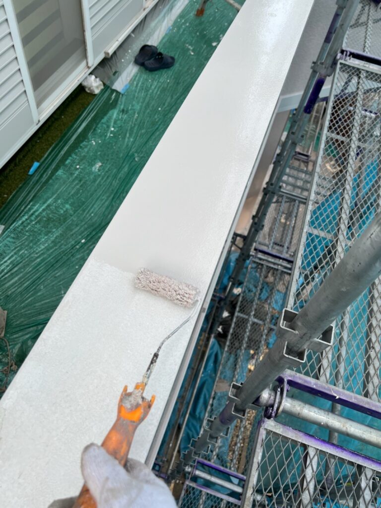 ベランダ笠木中塗り