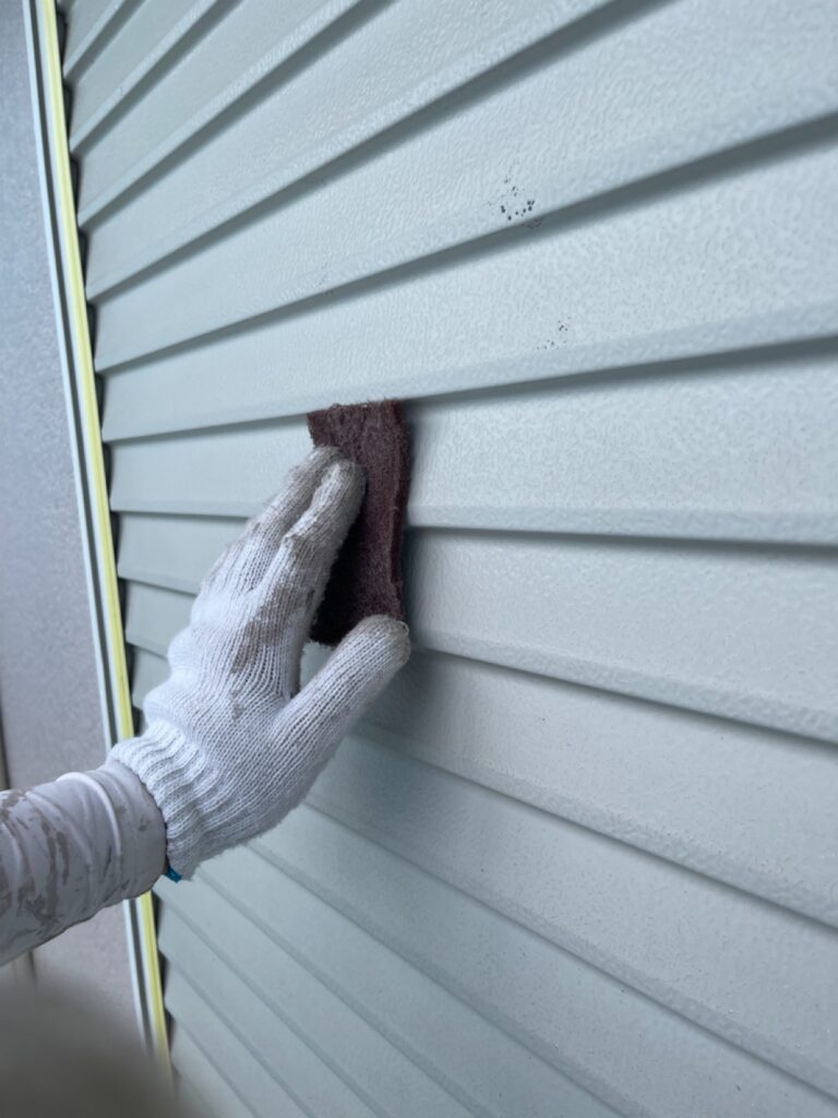 雨戸ケレン（下地調整）
