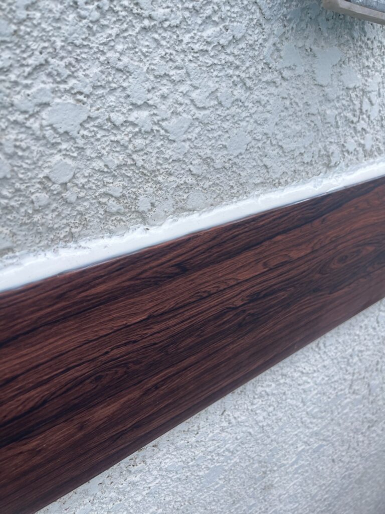 幕板上のコーキング処理（完了）