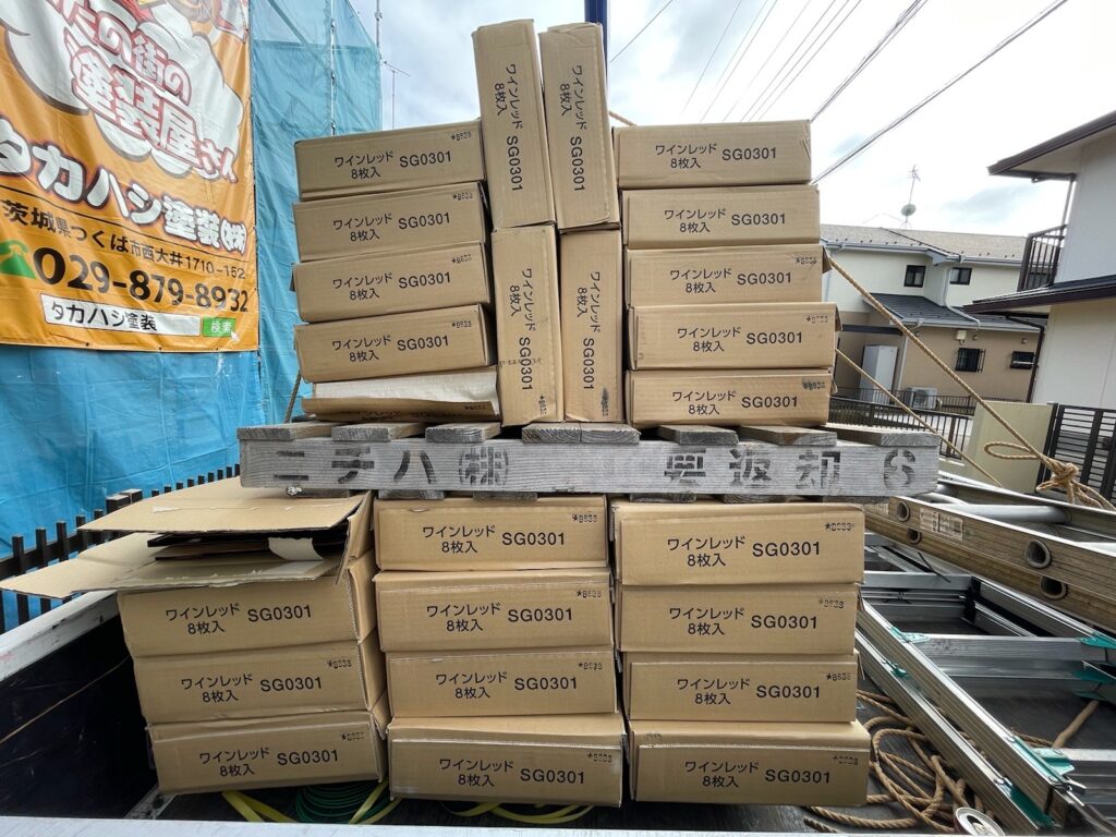 使用材料<br />
←MFシルキーG2（ガルバリウム鋼板・断熱材有り）