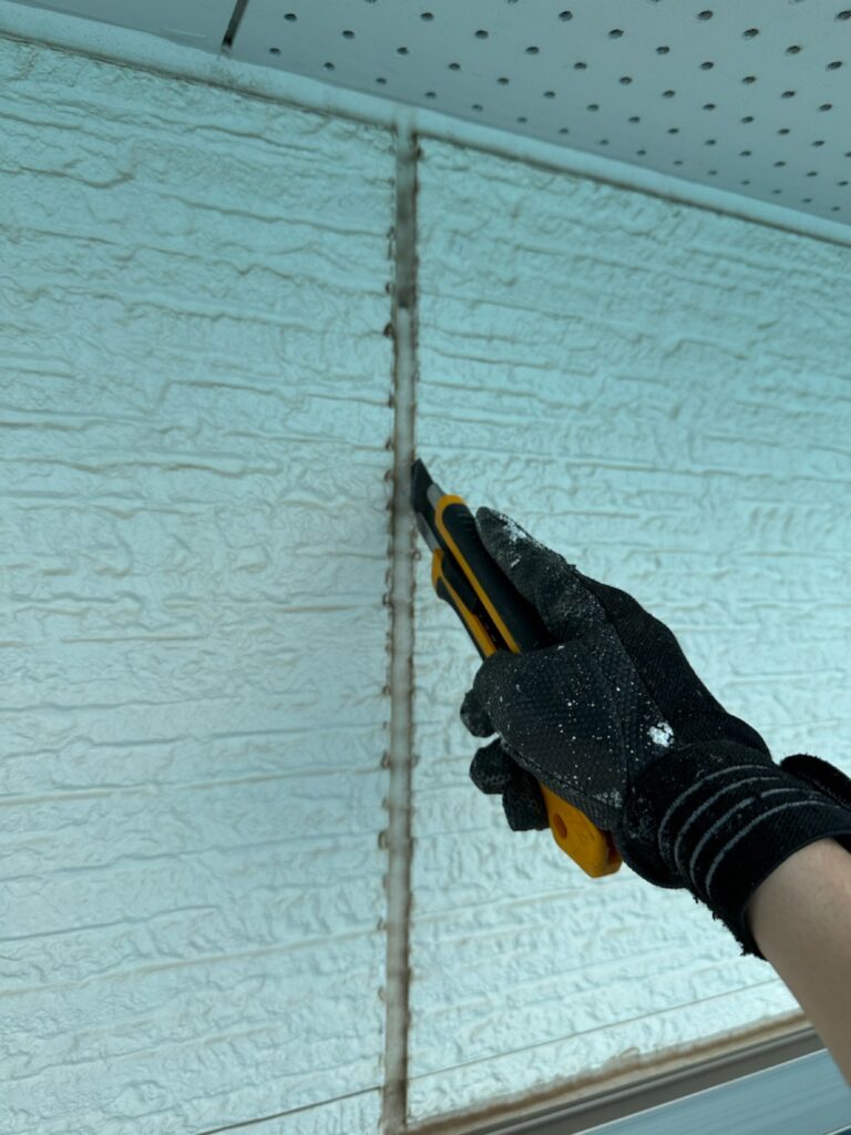 既存のコーキング撤去