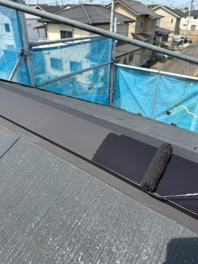 棟板金のさび止め<br />
（鉄部にはさび止めが必要です。）