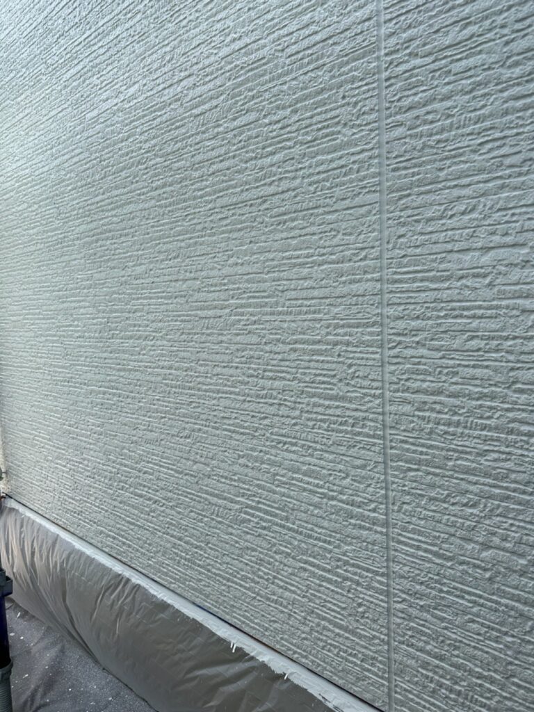 外壁上塗り（ガルグレー）完了