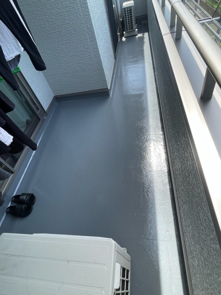 ベランダ床トップコート２回目（完了）