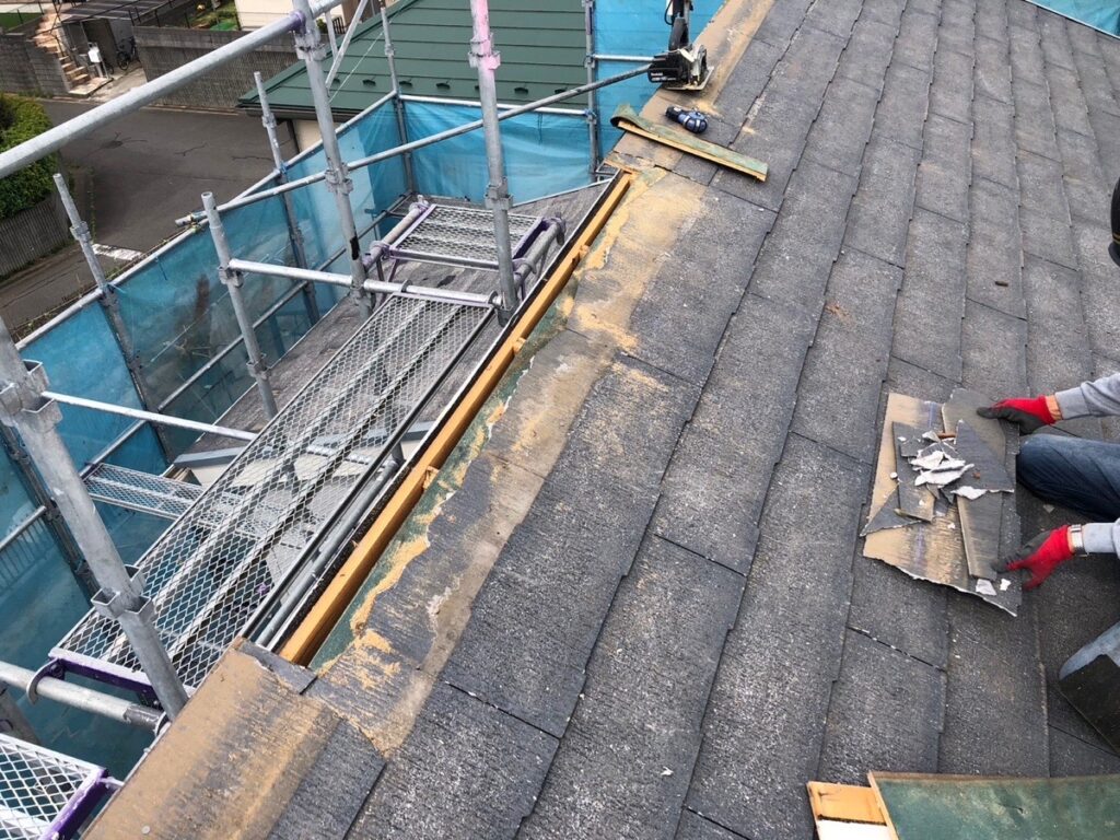 既存の棟板金撤去