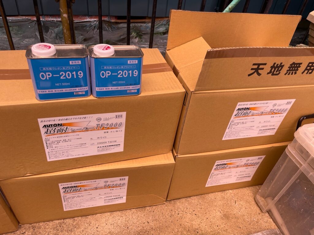 使用材料<br />
←コーキング材料