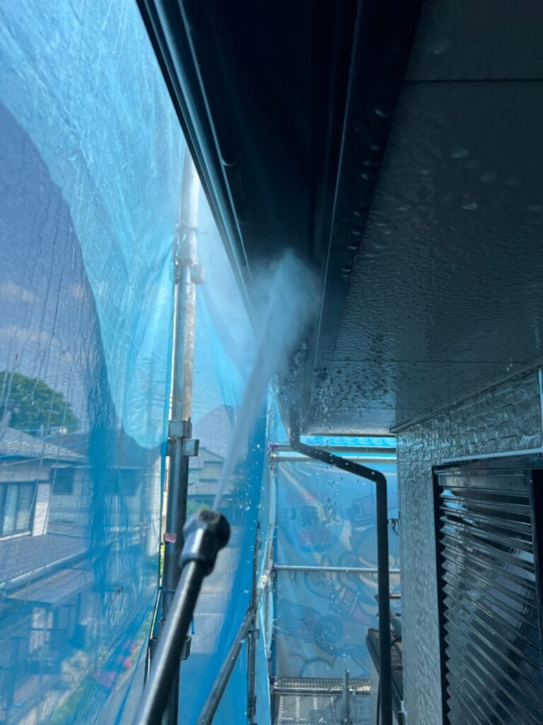 洗浄<br />
（表面のコケやカビをしっかりと落としました。）