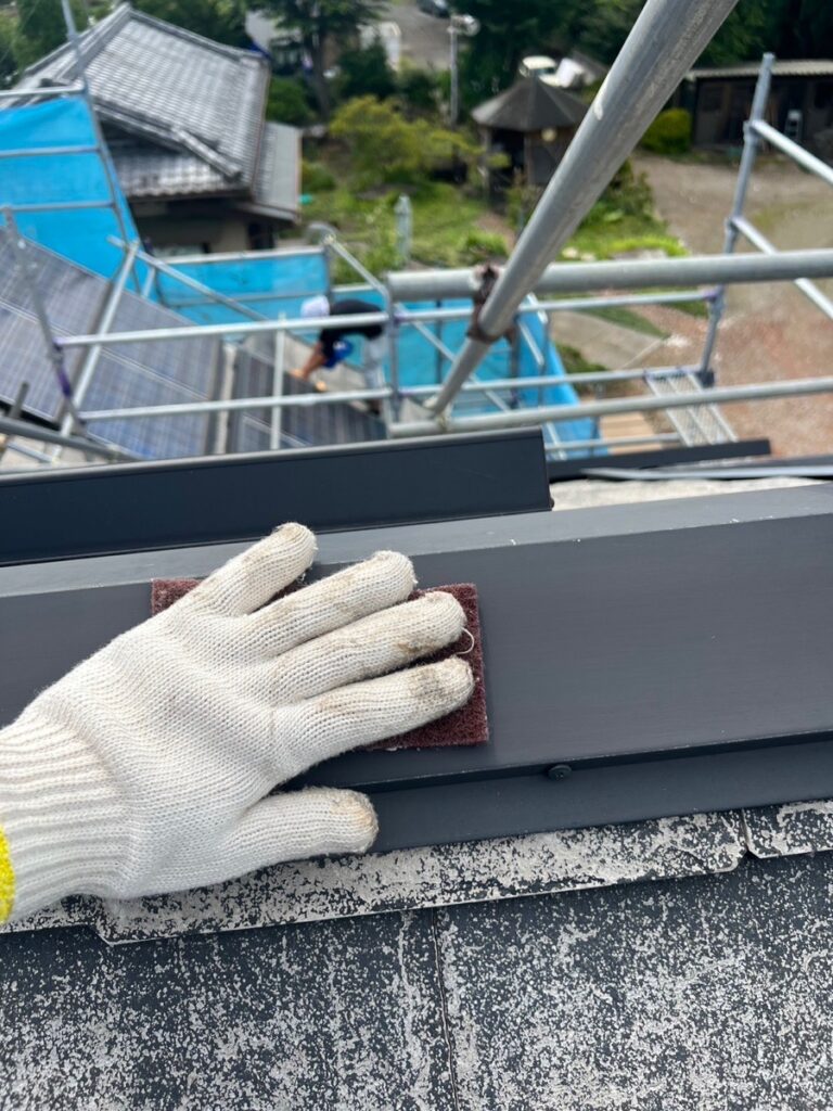 屋根板金部ケレン（下地調整）