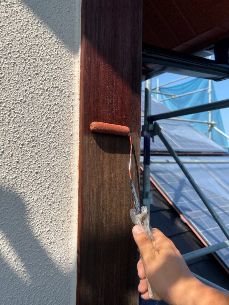 防腐剤中塗り<br />
（ナフタデコールのマホガニー）