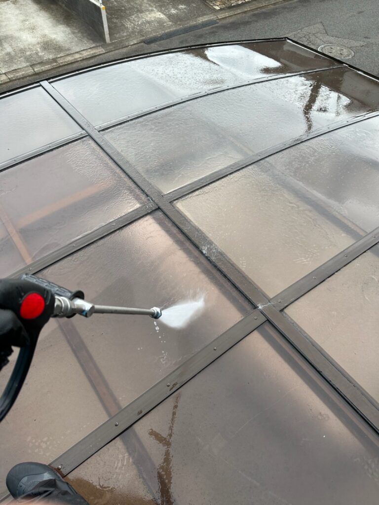 カーポート洗浄<br />
（ついでにカーポートも洗浄をしました。）