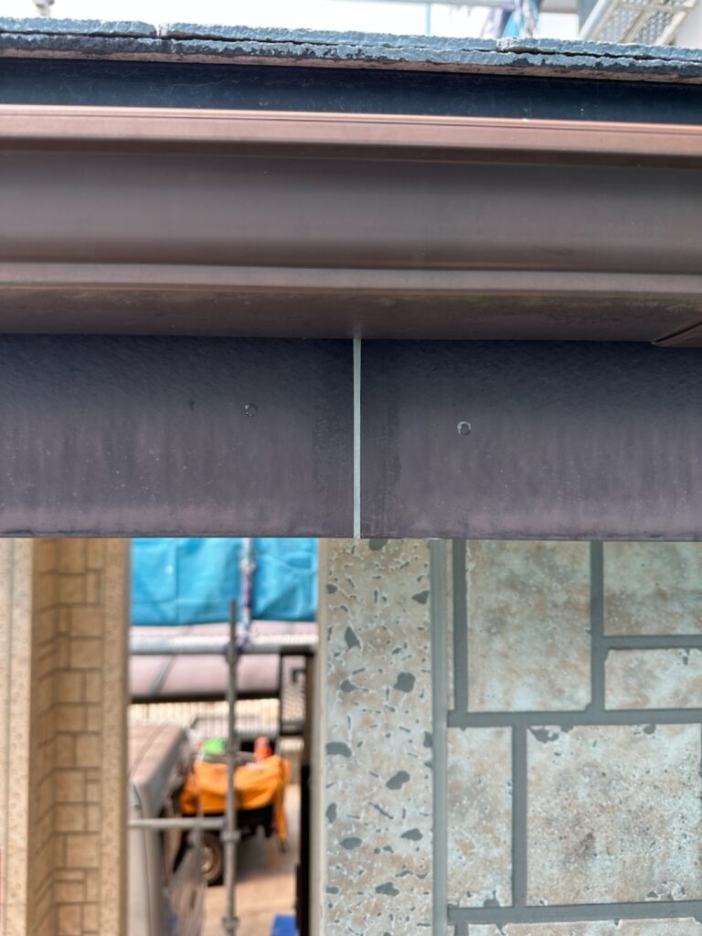 鼻隠しコーキングならし（完了）<br />
※建物には外壁以外のコーキングが多くあります。