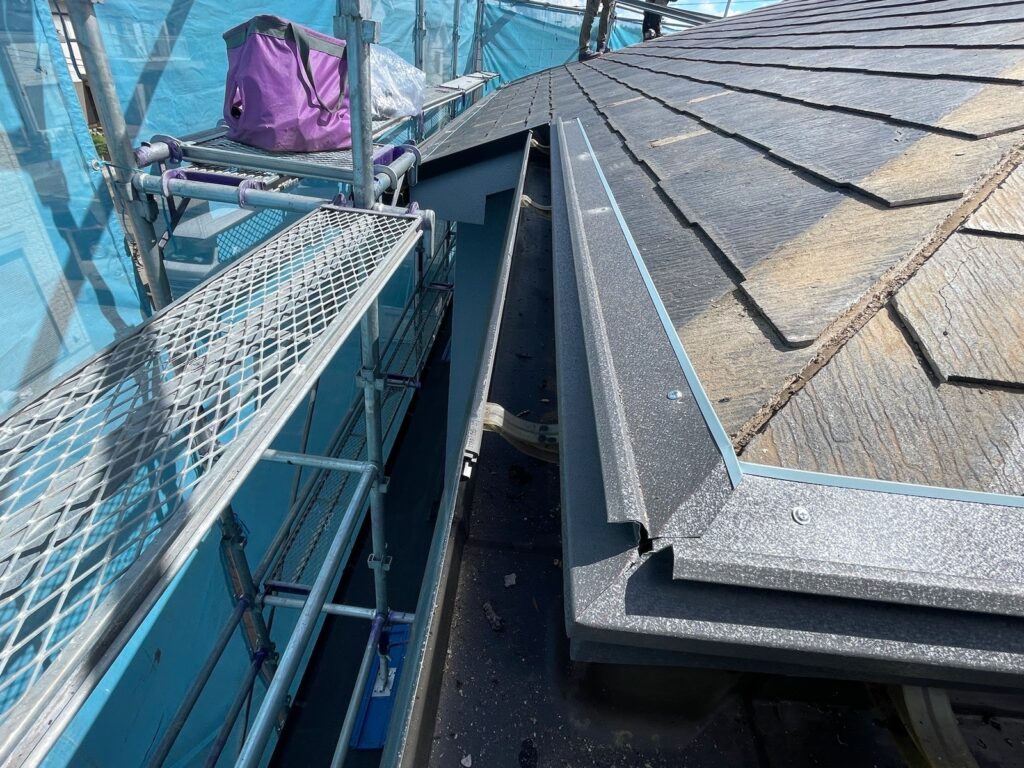 唐草スターター取り付け<br />
（今回はセットバックスターターを使用しました。）