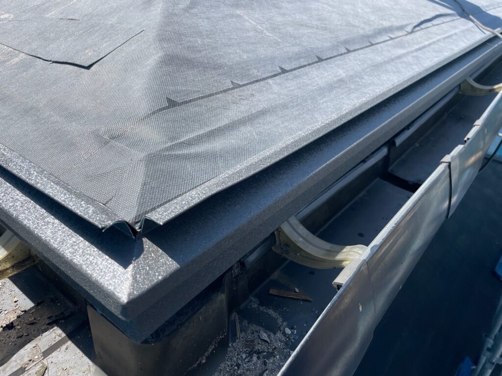 唐草スターター取り付け<br />
（今回はセットバックスターターを使用しました。）