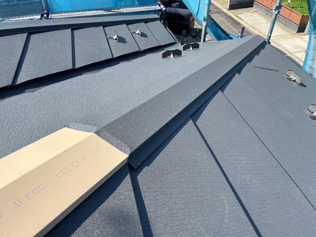 棟板金取り付け<br />
（スーパーガルテクト純正品使用）