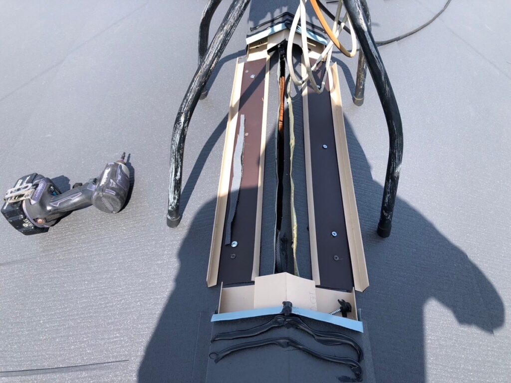 換気棟取り付け<br />
（既存で換気棟取り付けがついていた為、今回も換気棟を取り付けました。）