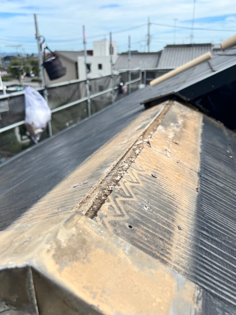 既存の棟板金撤去