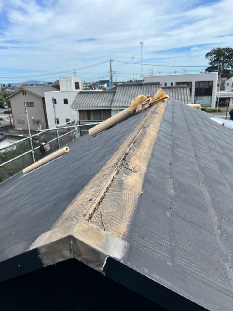 既存の棟板金撤去