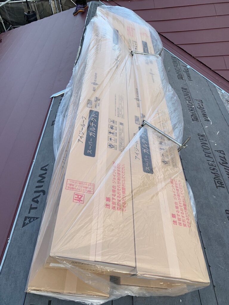 使用材料<br />
←スーパーガルテクト（ワインレッド）