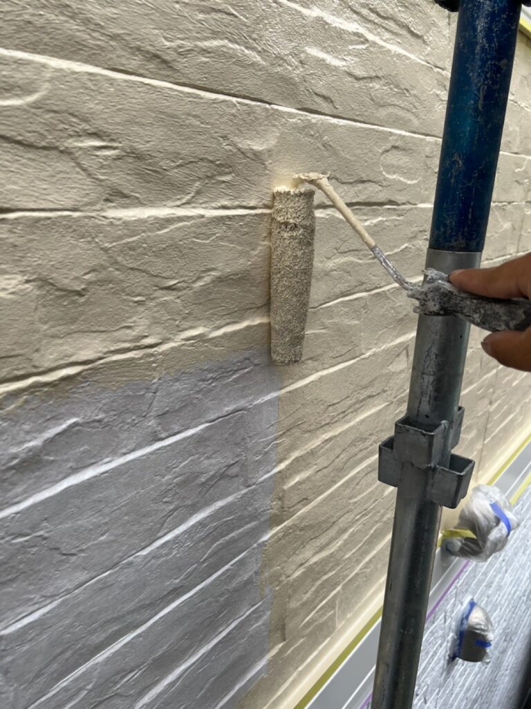 ２階の外壁中塗り