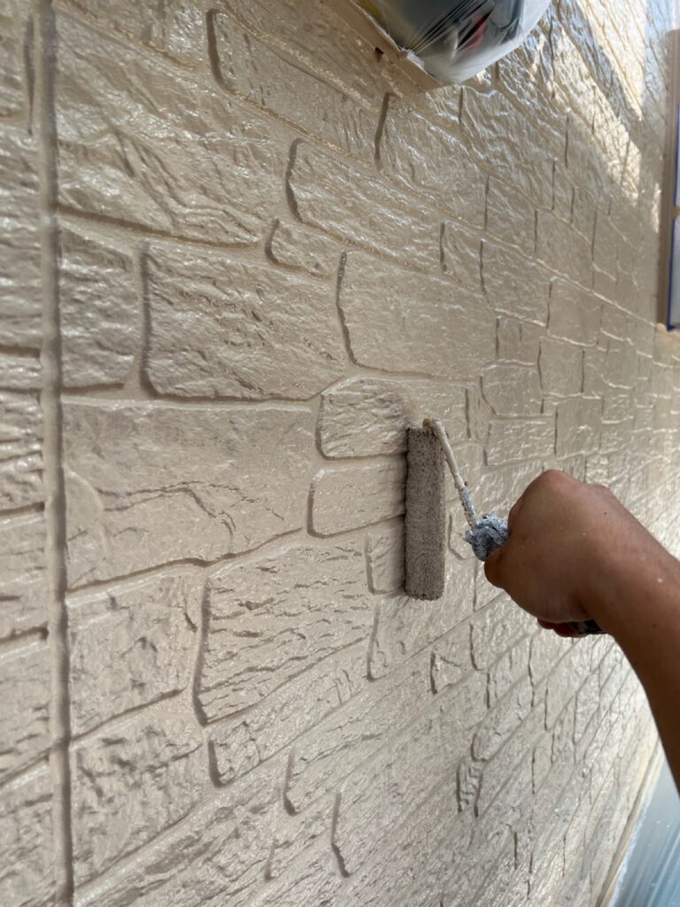 1階の外壁上塗り（目地色）