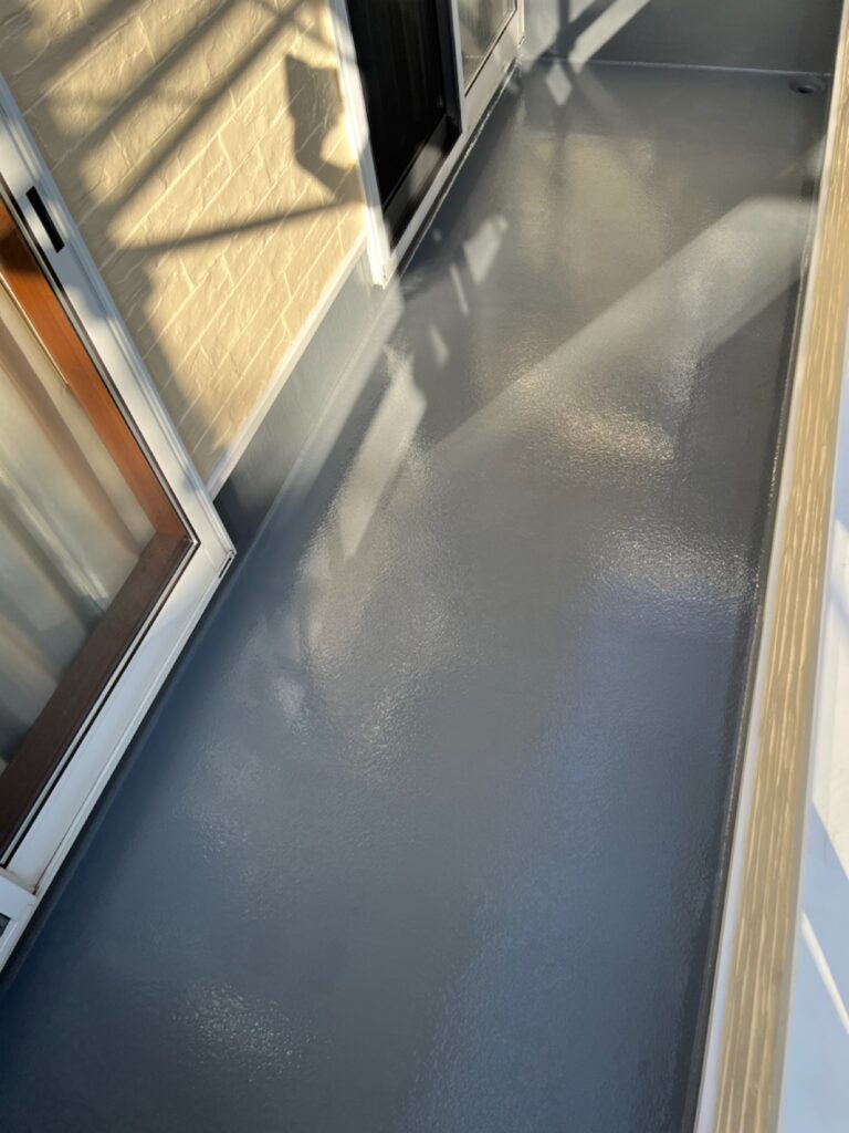 ベランダ床トップコート1回目（完了）