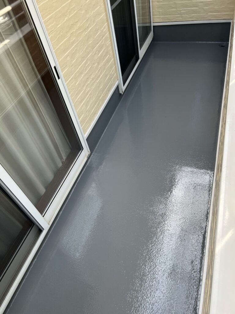 ベランダ床トップコート２回目（完了）