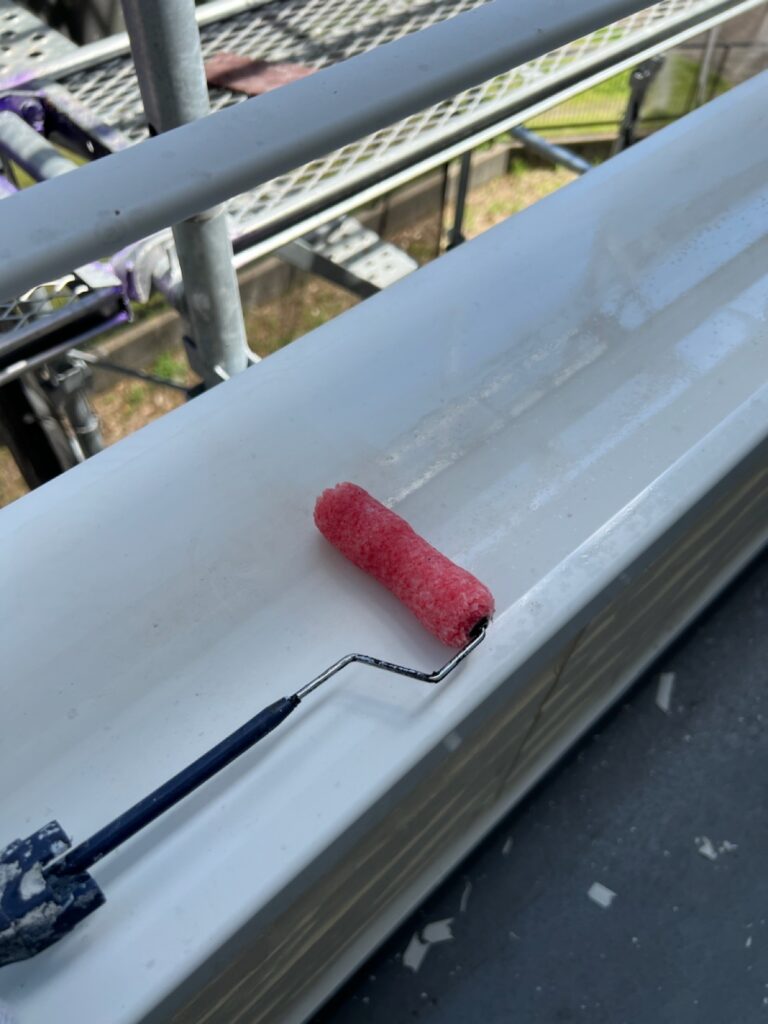 ベランダ手摺り・笠木下塗り（専用下塗り材使用）