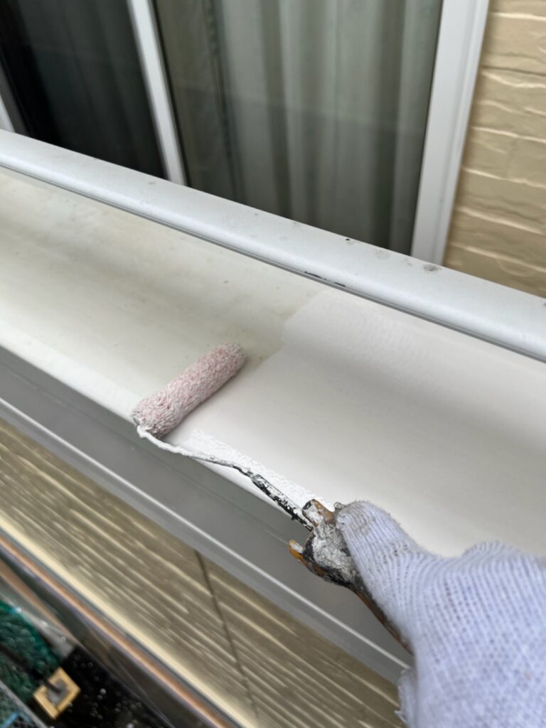 ベランダ手摺り・笠木中塗り