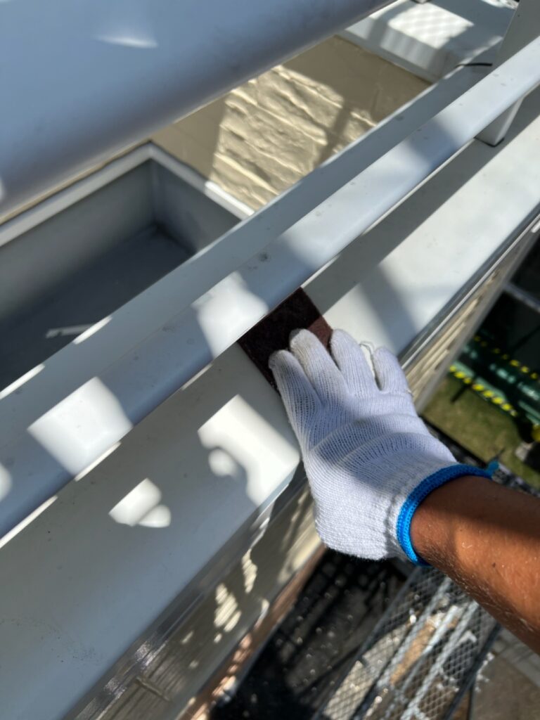 ベランダ手摺り・笠木ケレン（下地調整）