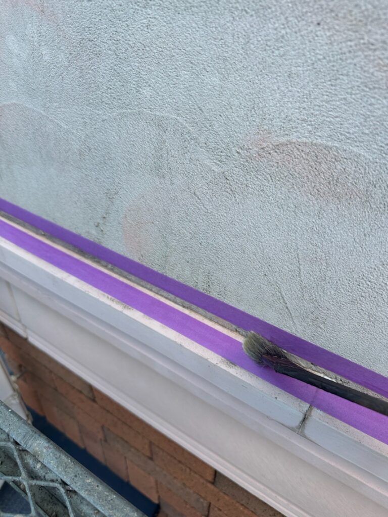 幕板上場プライマー塗布<br />
（下地補修）