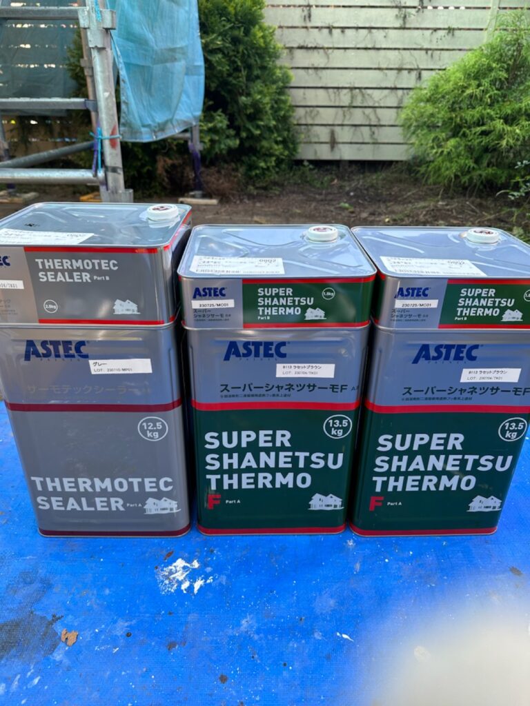 使用材料<br />
←屋根下塗り・上塗り材料