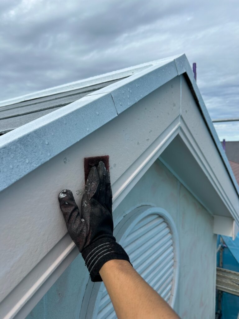 破風板ケレン<br />
(下地調整)