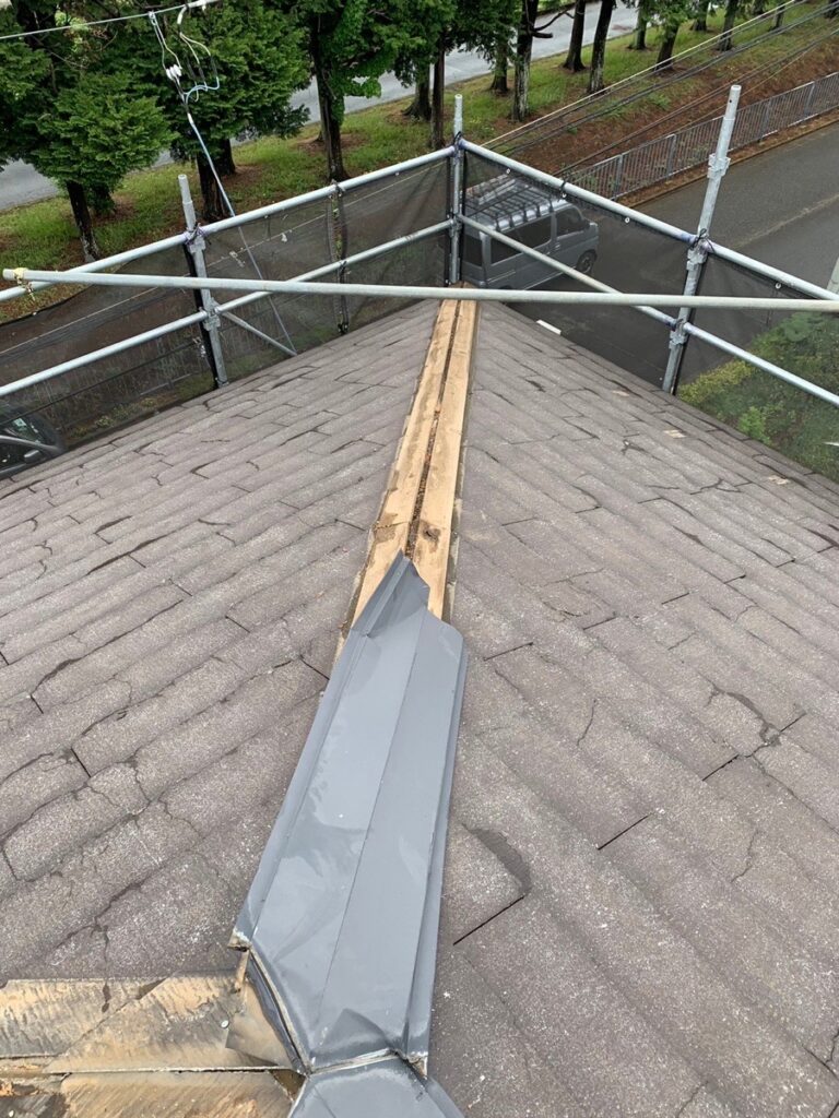 既存の棟板金撤去