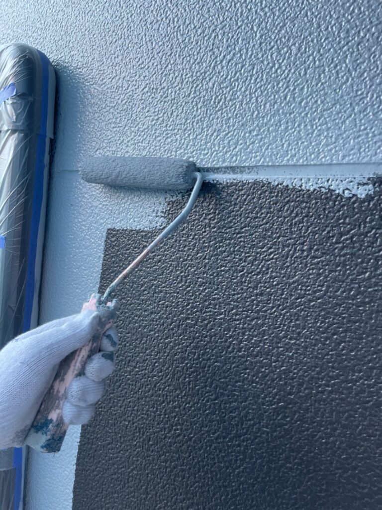 外壁下塗り（グレー色）