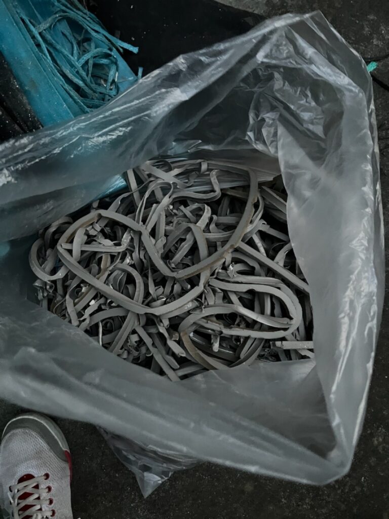 既存のコーキング撤去後