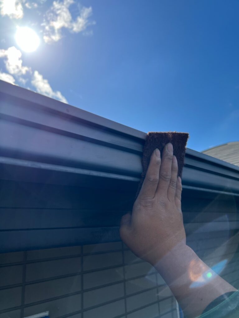 雨樋・鼻隠しケレン<br />
（下地調整）