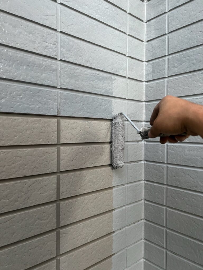 外壁下塗り（グレー色）