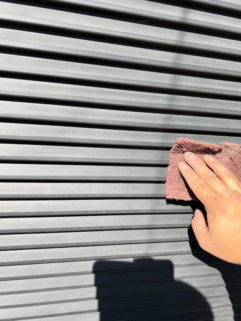 雨戸ケレン（下地調整）