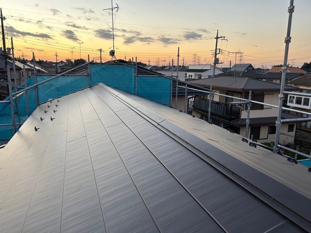 棟板金取り付け（横暖ルーフ純正品使用）