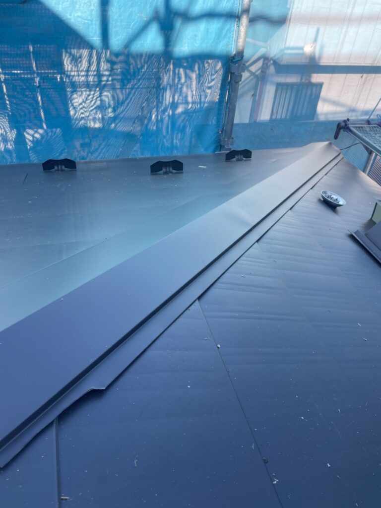 棟板金取り付け（横暖ルーフ純正品使用）