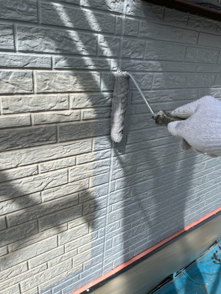 外壁下塗り<br />
（グレー色）