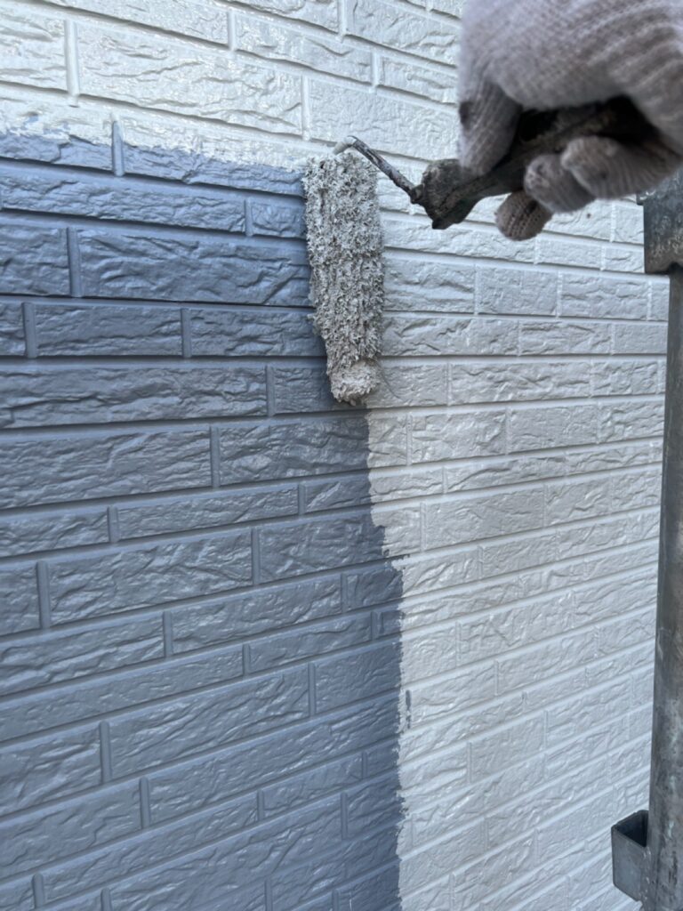 外壁中塗り<br />
（ガルグレー）