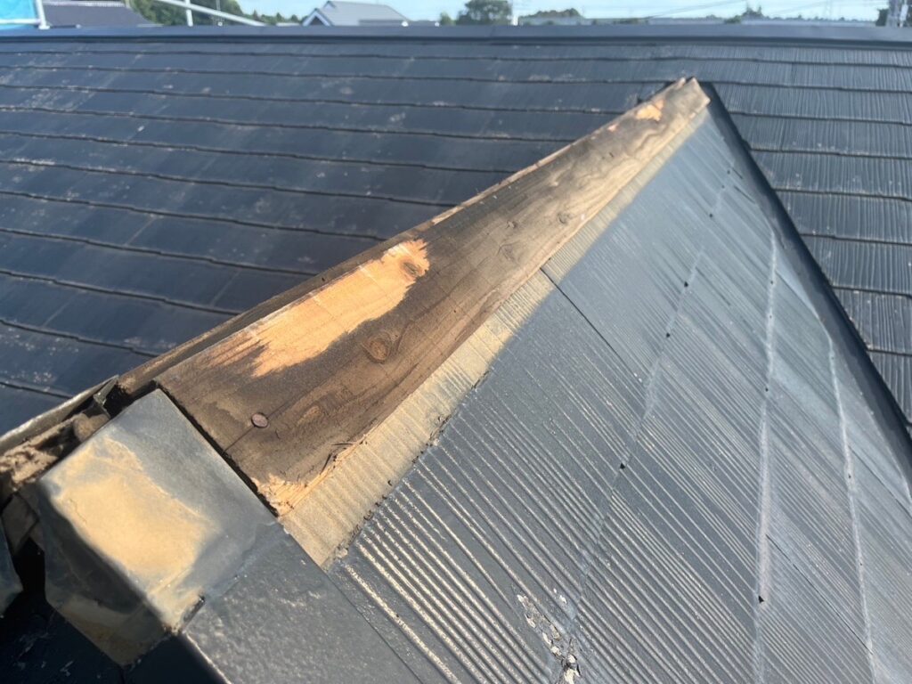 既存の棟板金撤去