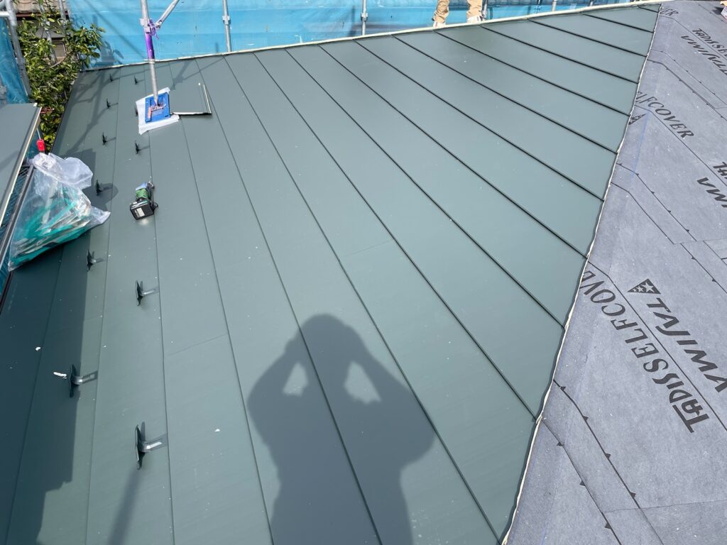 屋根本体取り付け（下屋根）