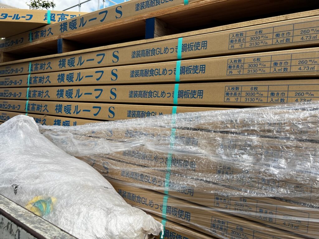 使用材料<br />
←横暖ルーフS<br />
（グリーン）