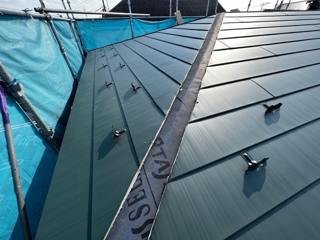 屋根本体取り付け（大屋根）