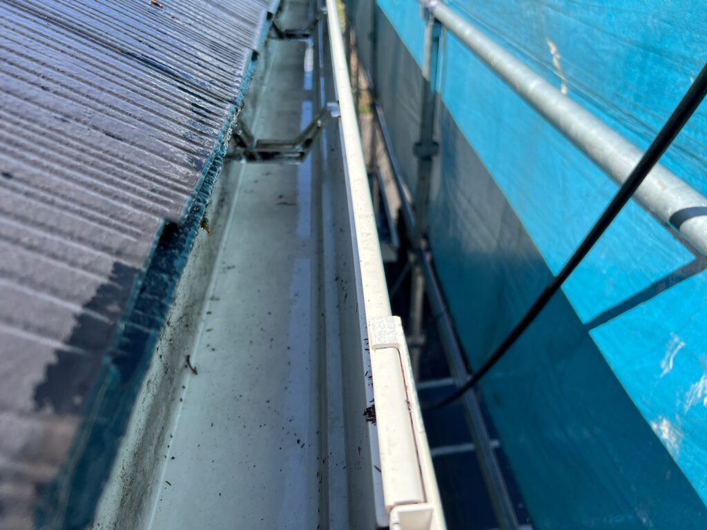 雨樋：高圧洗浄<br />
（雨樋の中も洗浄をしました。）