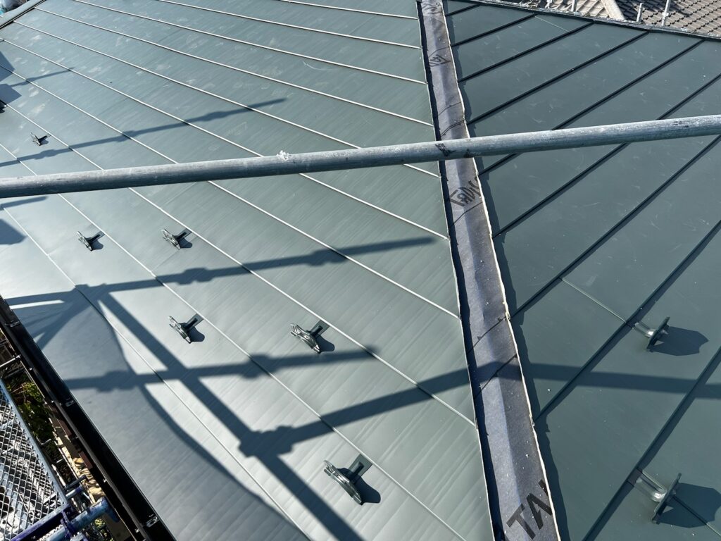 屋根本体取り付け（大屋根）