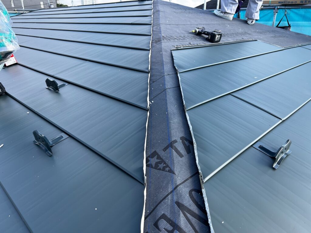 屋根本体取り付け（大屋根）