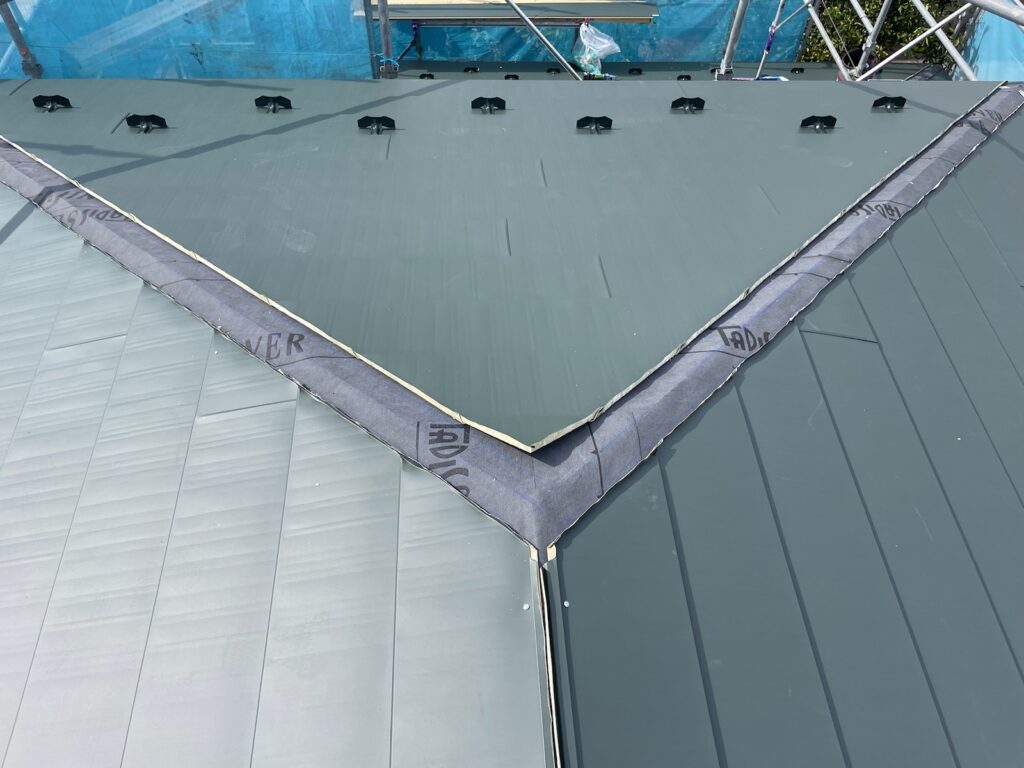 屋根本体取り付け（大屋根）